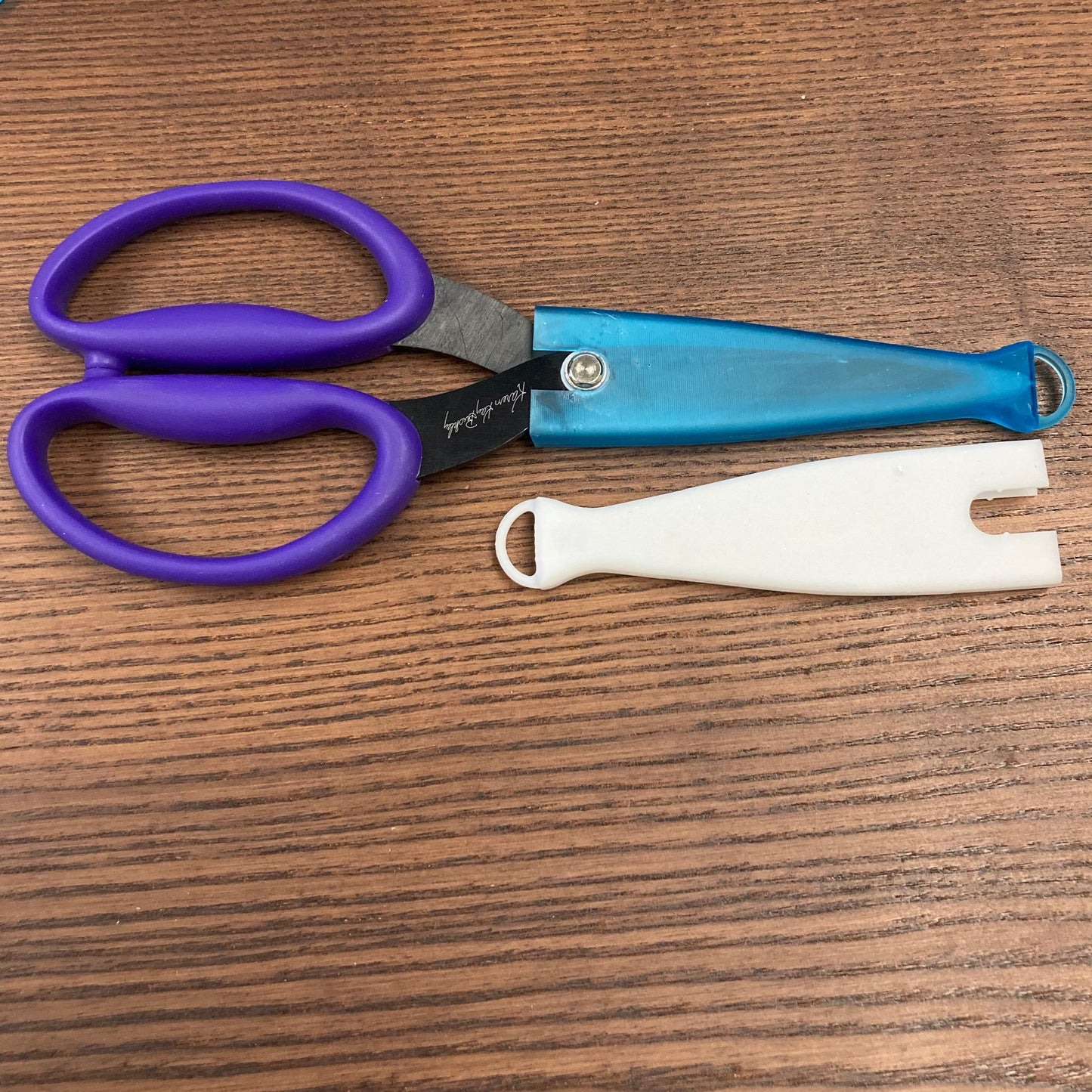 Protective scissor cover WITH LANYARD ATTACHMENT - Perfect Scissors